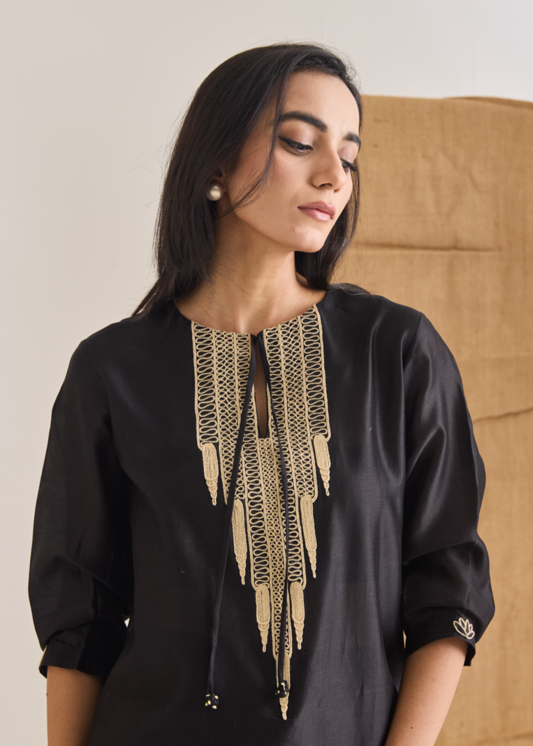 Short Jute Embroidered Kurta Set With Pants