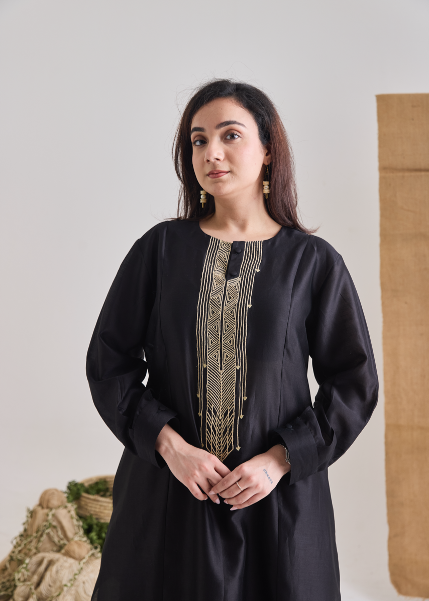 Long Jute Embroidered Kurta Set With Cocoon Pants