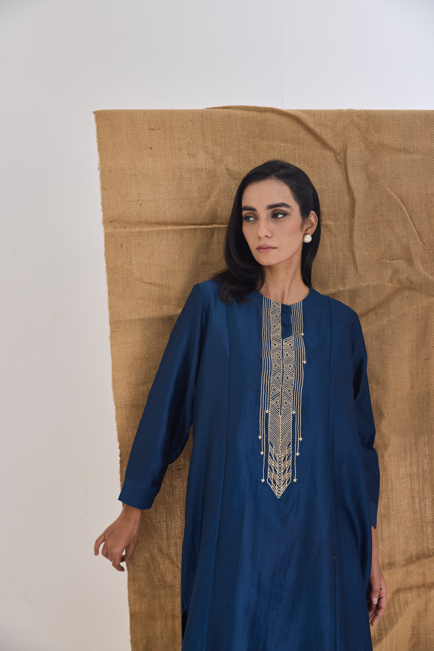 Long Jute Embroidered Kurta Set With Cocoon Pants
