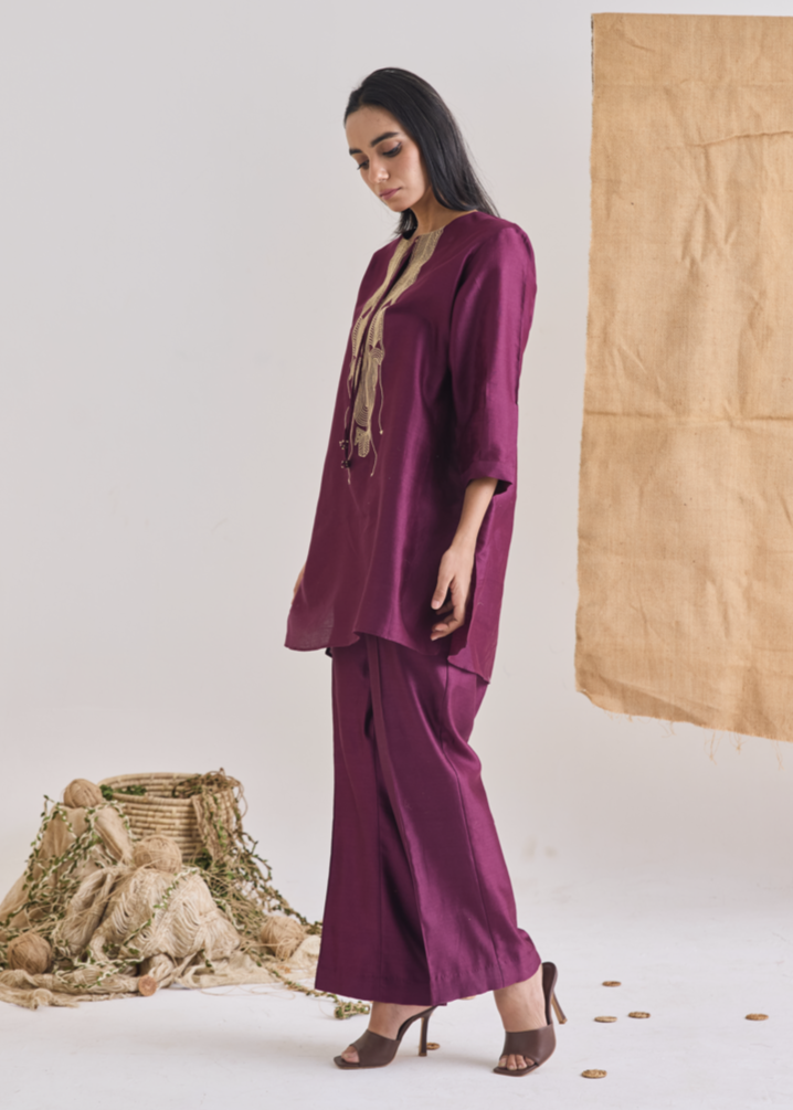 Short Jute Embroidered Kurta Set With Pants