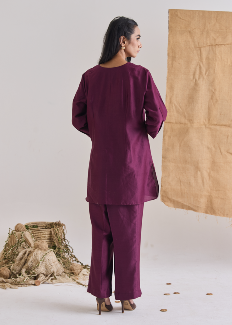 Short Jute Embroidered Kurta Set With Pants