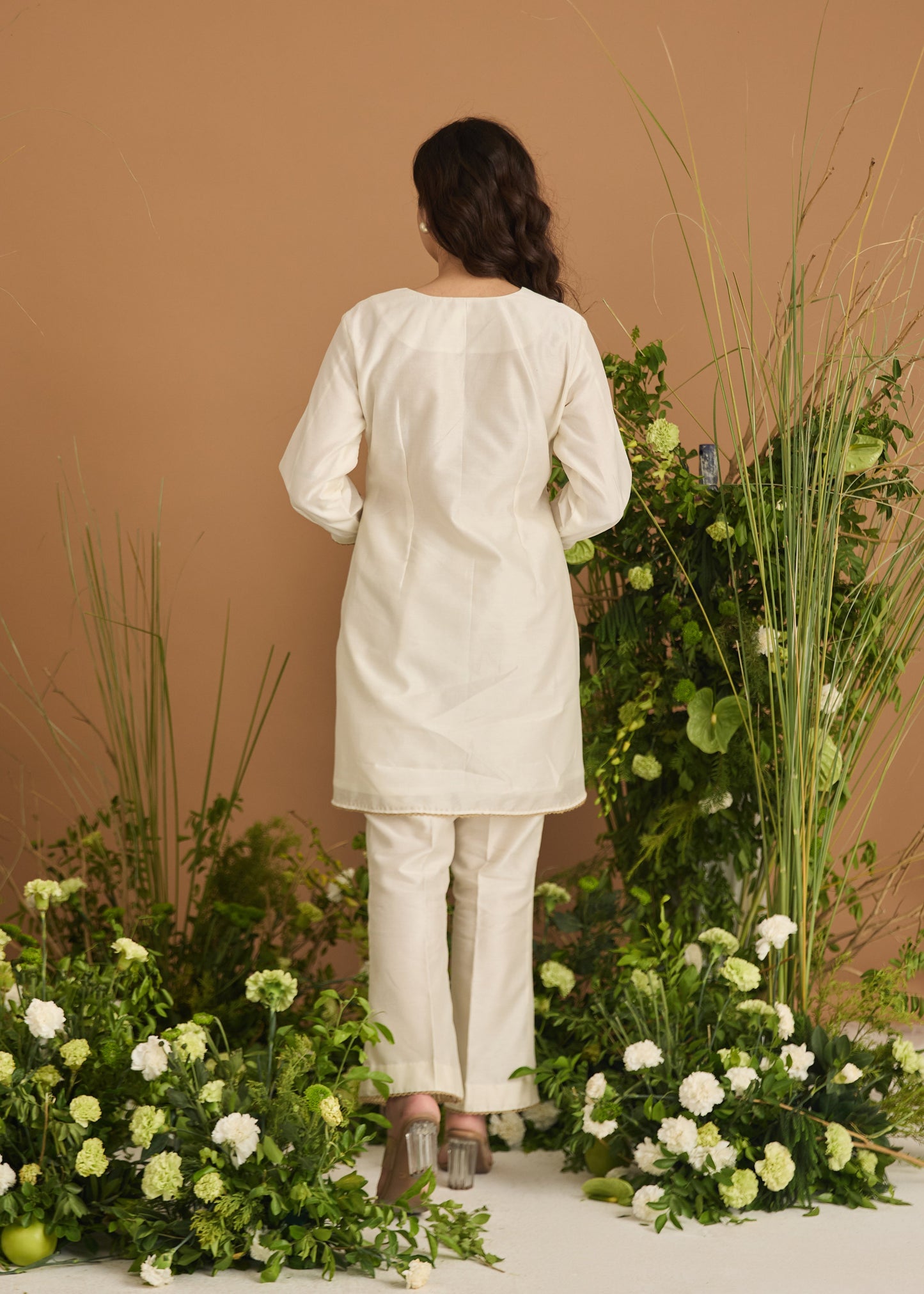 Short Jute Embroidered Kurta Set With Pants