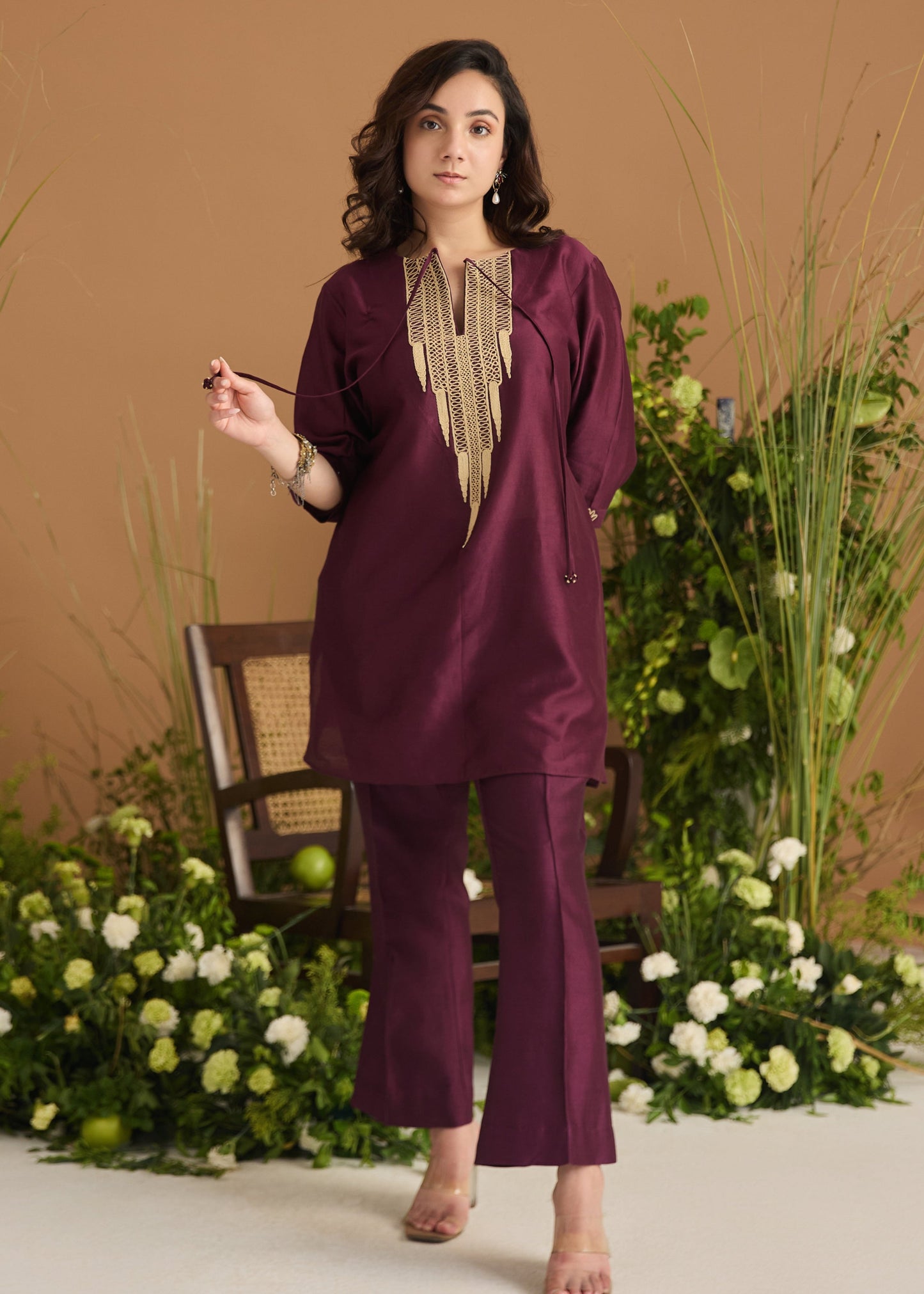 Short Jute Embroidered Kurta Set With Pants