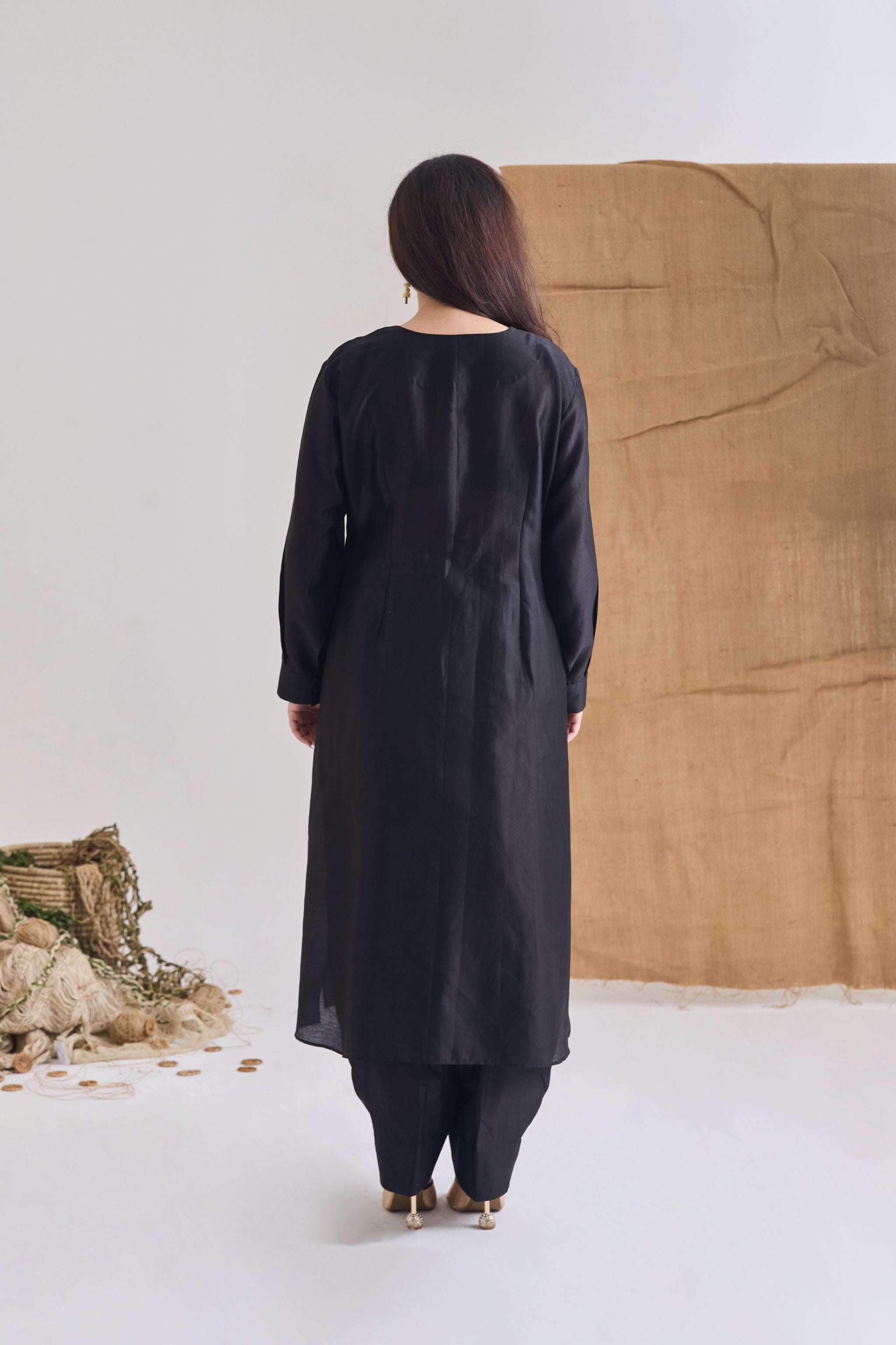 Back view of Black Chanderi long paneled kurta with long sleeves