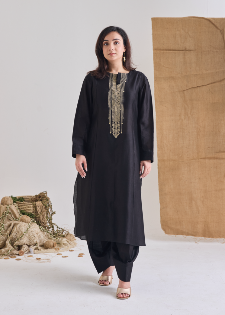 Long Jute Embroidered Kurta Set With Cocoon Pants