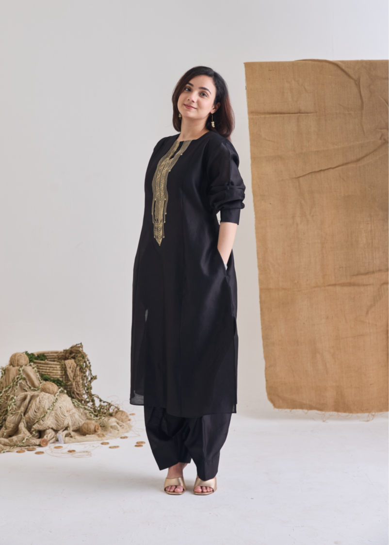 Long Jute Embroidered Kurta Set With Cocoon Pants
