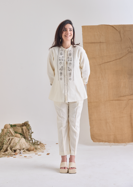 Short Jute Embroidered Kurta Set With Pants