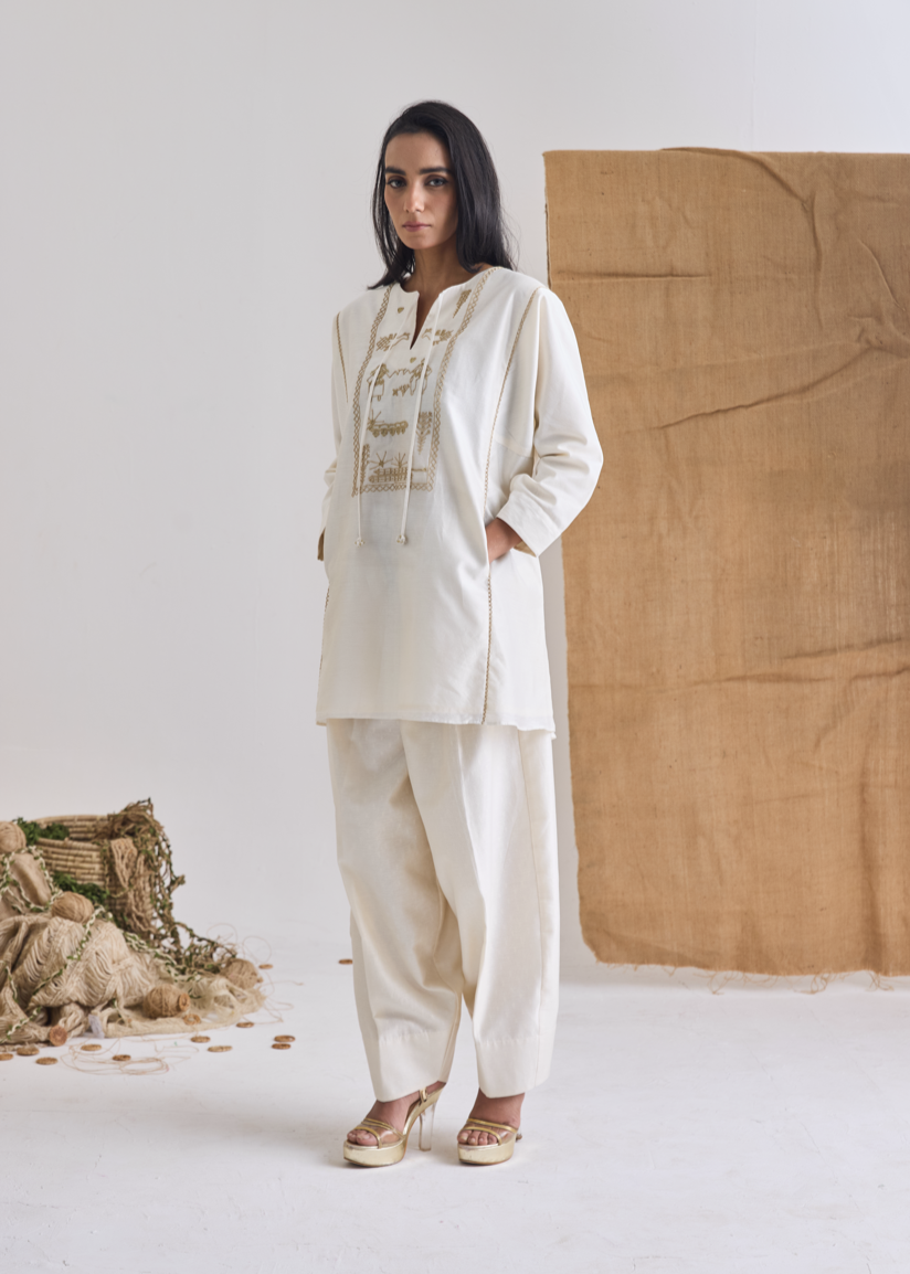 Short Jute Embroidered Kurta Set With Cocoon Pants