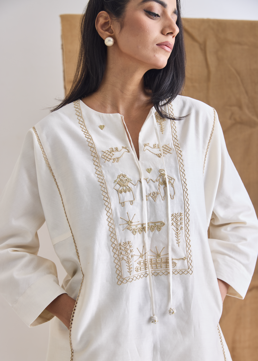 Short Jute Embroidered Kurta Set With Cocoon Pants