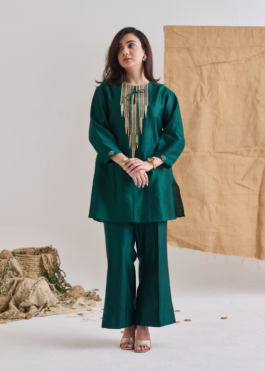 Short Jute Embroidered Kurta Set With Pants