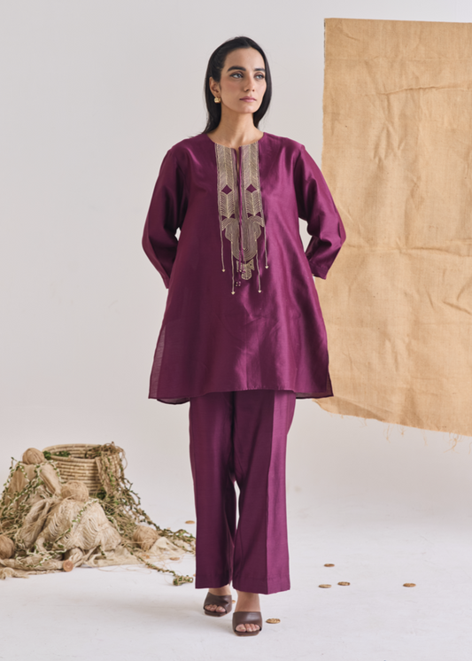 Short Jute Embroidered Kurta Set With Pants