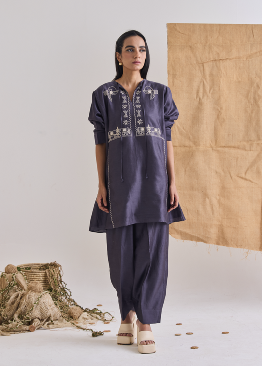 Short Jute Embroidered Kurta Set With Cocoon Pants