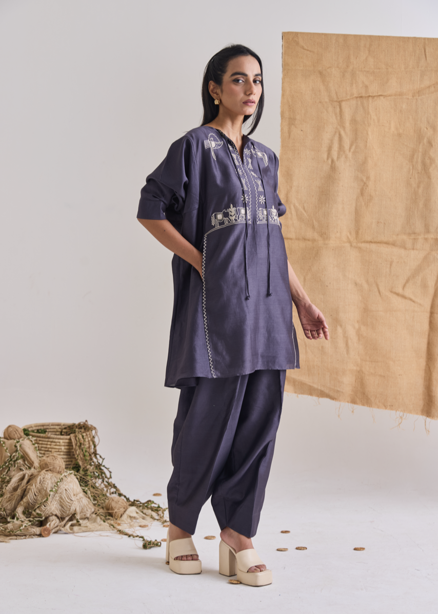 Short Jute Embroidered Kurta Set With Cocoon Pants