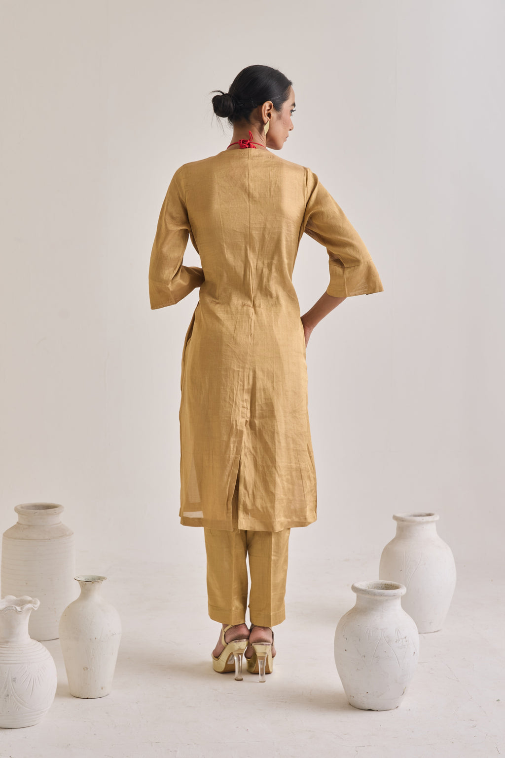 adjustable side-knot detail on the kurta