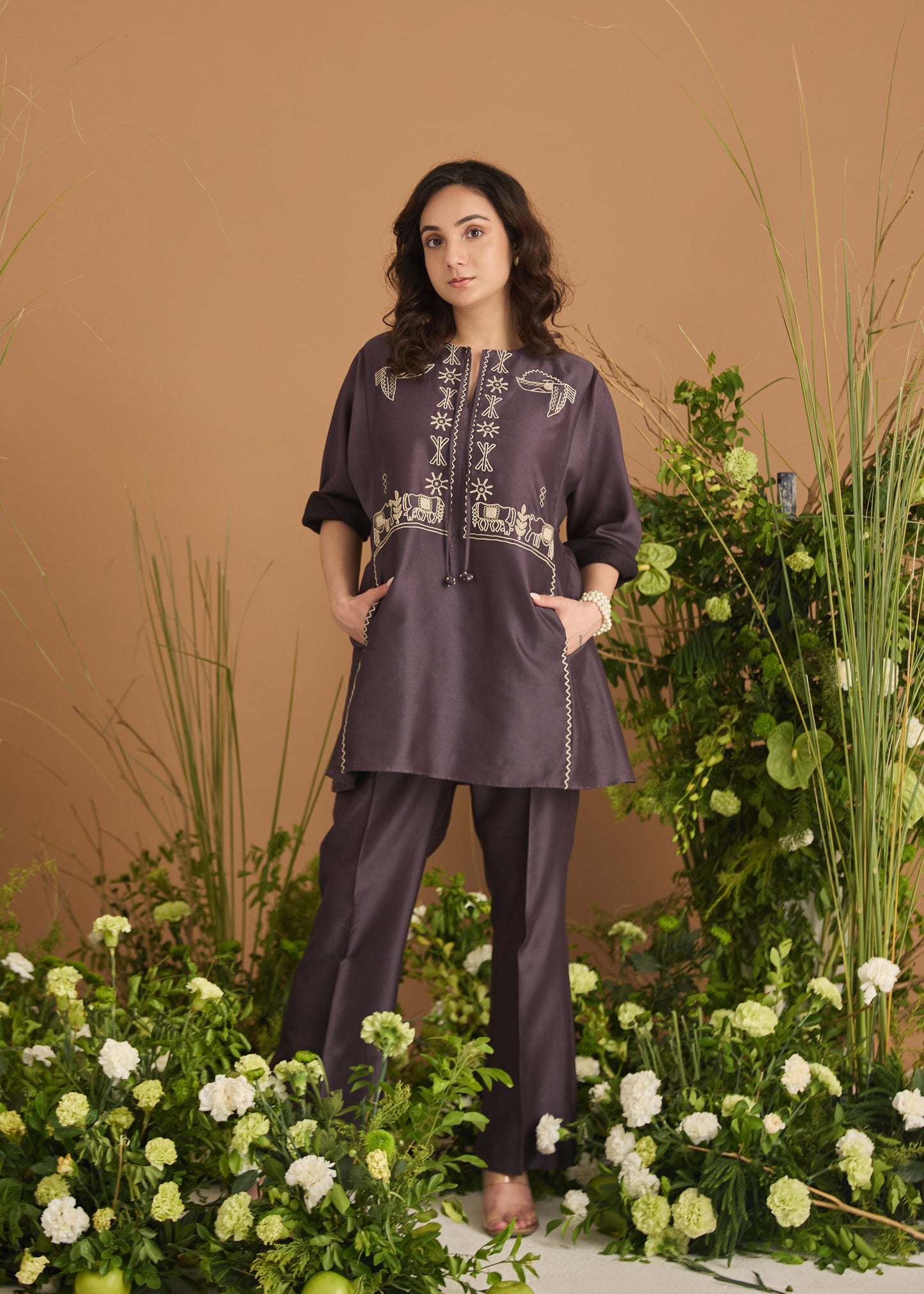 Short Jute Embroidered Kurta Set With Pants