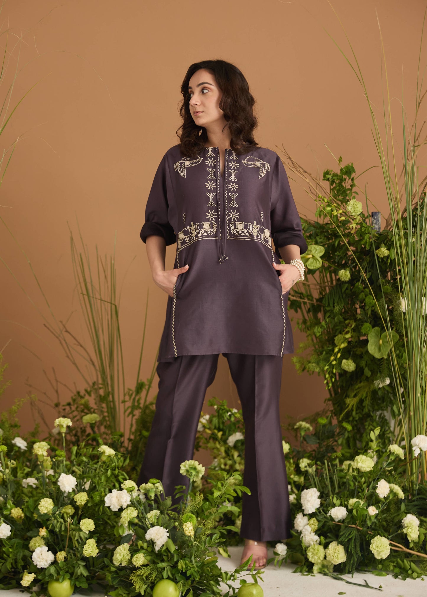 Short Jute Embroidered Kurta Set With Pants