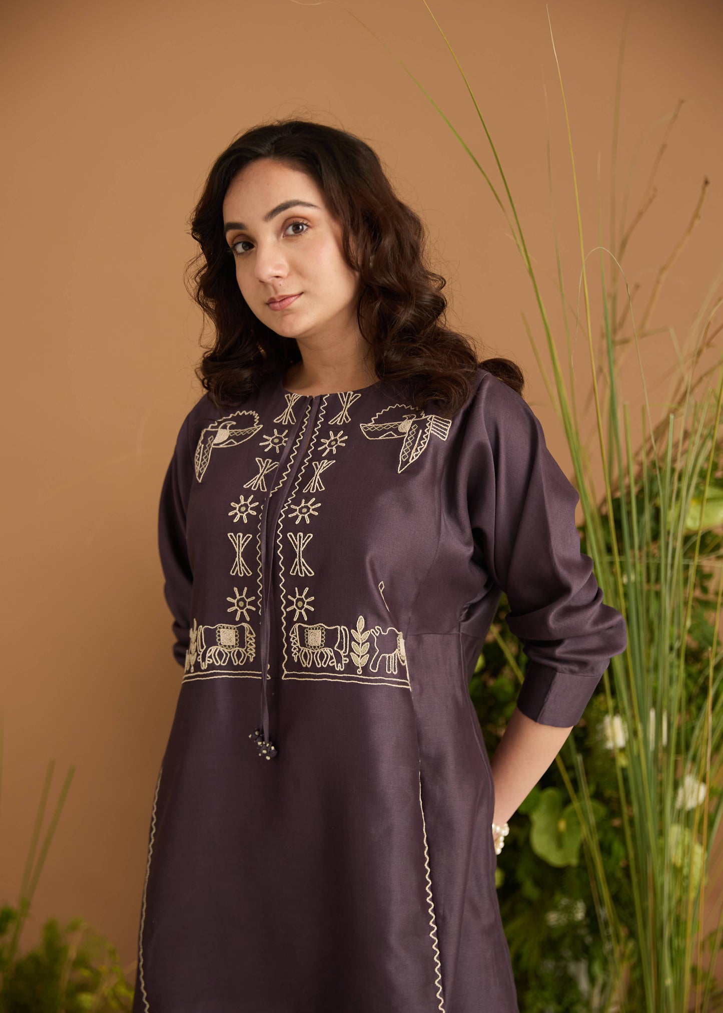 Short Jute Embroidered Kurta Set With Pants