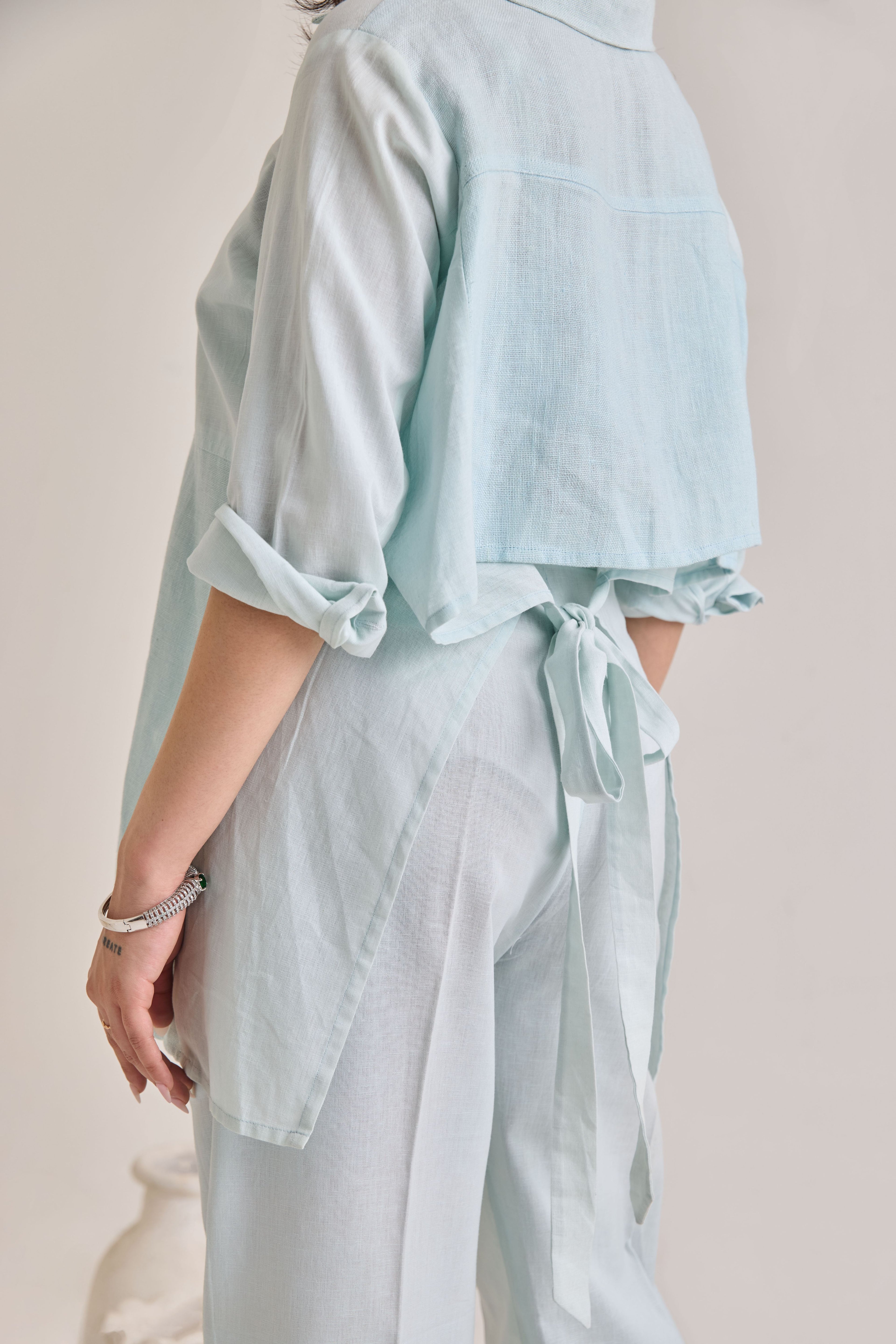 Close up view of Back knot of Cotton-Linen Shirt, elevated basics
