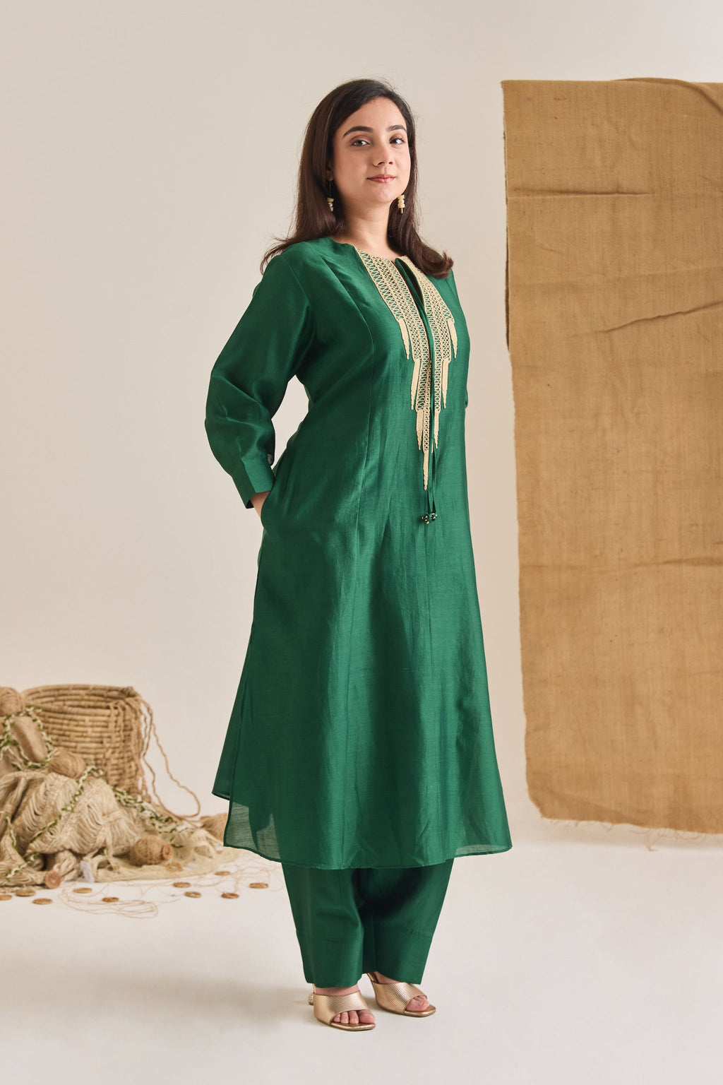 Side profile – emerald Chanderi kurta with cocoon pants